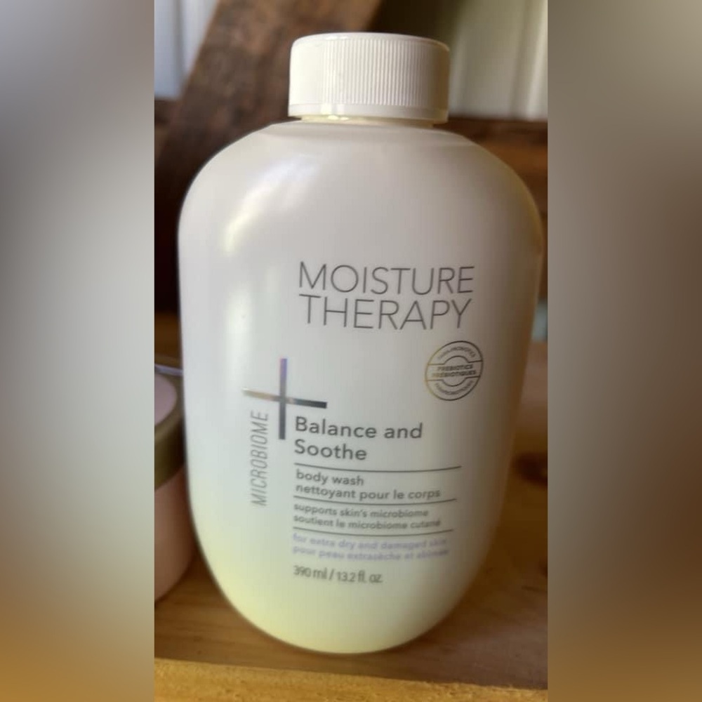 Avon Moisture Therapy +Balance and Soothe Body Wash
